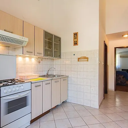 Διαμέρισμα 2 *