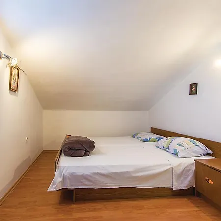 Διαμέρισμα 2 *