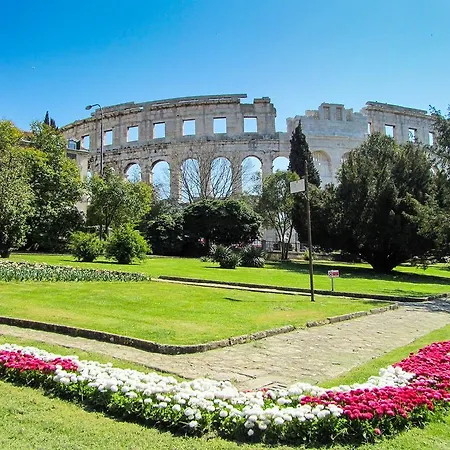 2 Διαμέρισμα *