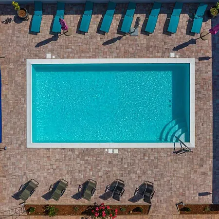 Apartment Danka I 11169 דירה פולה