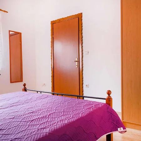 Apartment Danka I 11169 * פולה