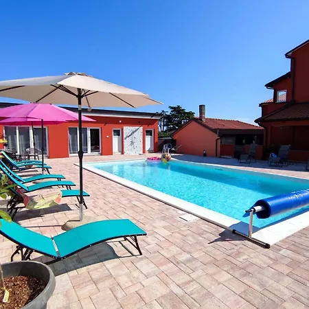 Apartment Danka I 11169 דירה פולה