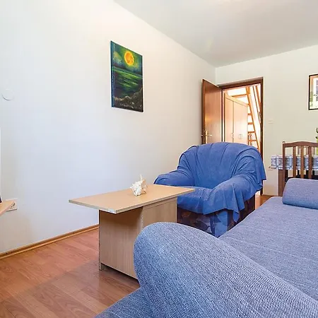 Apartment Danka I 11169 דירה פולה