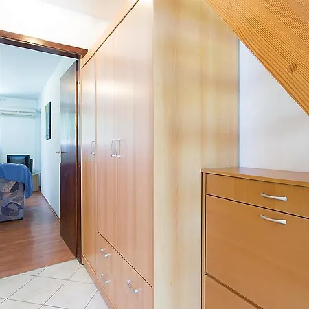 Apartment Danka I 11169 דירה פולה