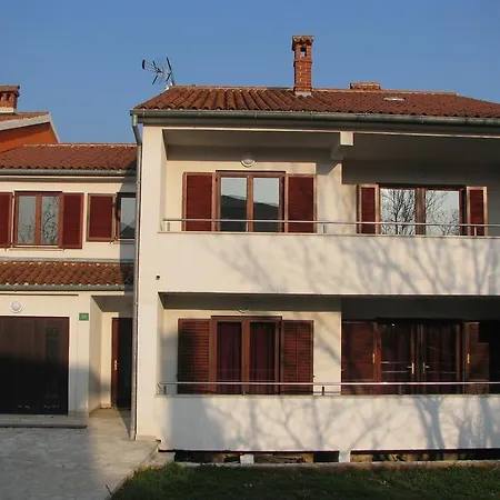 Apartment Danka I 11169 דירה פולה