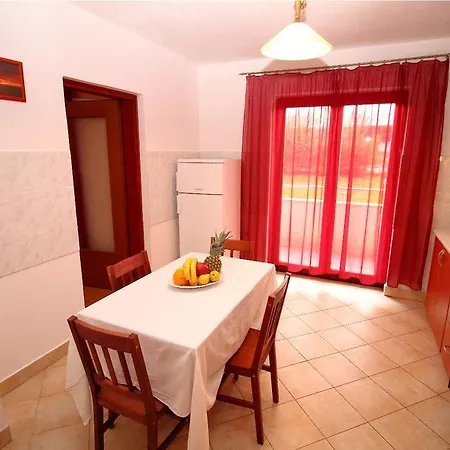 Apartment Danka I 11169 דירה פולה
