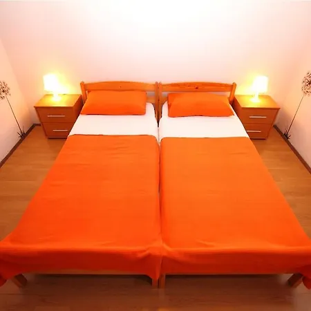 Apartment Danka I 11169 דירה פולה