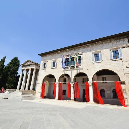 2 Pula