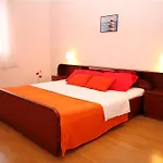 2 Pula